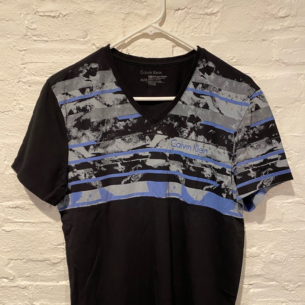 Calvin Klein body fit t shirt size m v neck